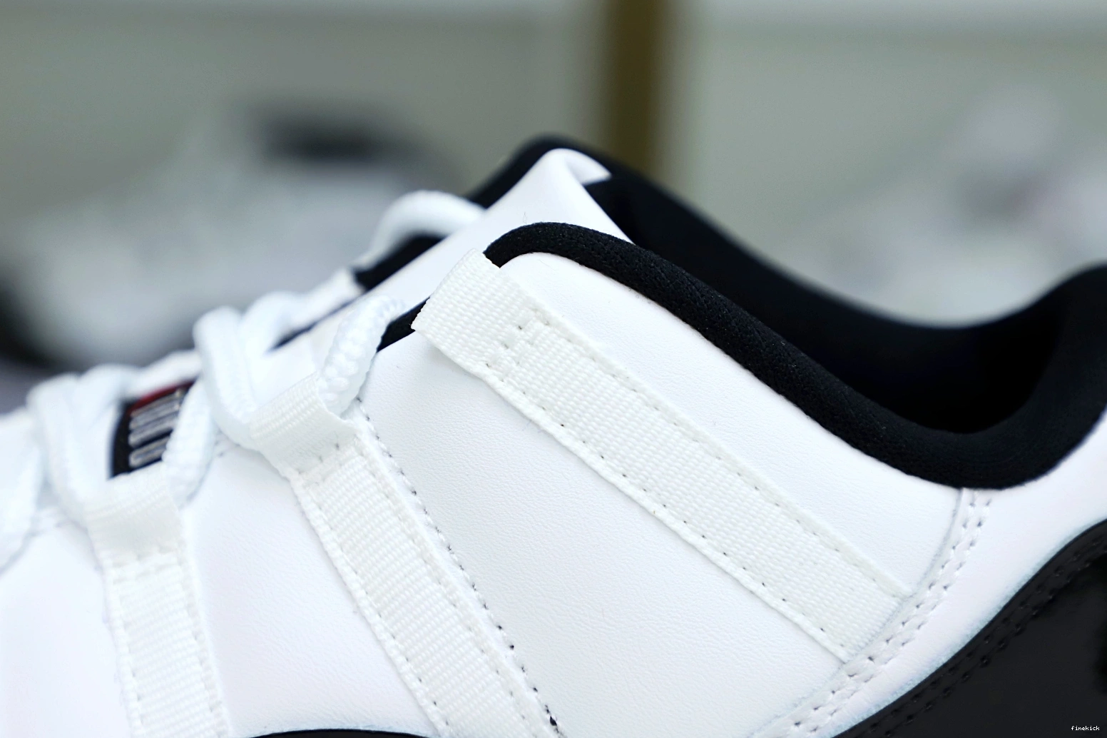 11 LOW BRED AIR WHITE JORDAN 0128